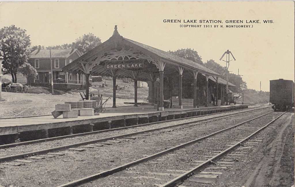 10041a - Green Lake C&NW Railroad Station - Postmarked 1917