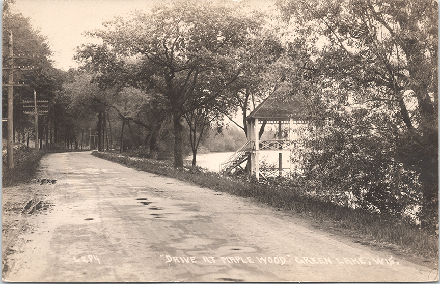 10389-Spring House along the lake shore, Drive at Maple Wood, Green Lake Wis. - Postmarked 1922