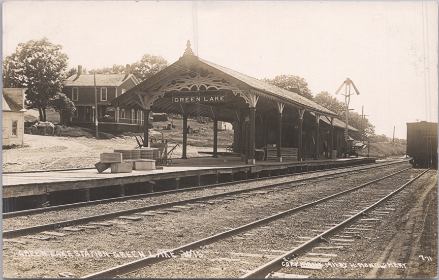 11261a - Early Green Lake C&NW Railroad Station