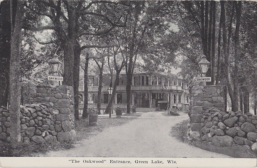 10265-"The Oakwood" Entrance, Green Lake, Wis.-Dated 1945