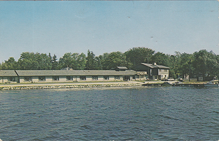 10501-Bay View Motel On the Beautiful Lake Shore of Green Lake, Wisconsin 54941 All new in styling and convenience. 15 air-conditioned units. Open the year round. Private phones in rooms. Free television. Tiled baths, kitchenettes, supper clubs, golf courses, shops and churches nearby. Mel & Arline Voigt Phone 294+6504 (Area 414) Fishing-Boating-Bathing