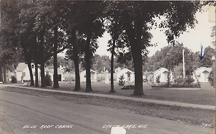 10568-Blue Roof Cabins, Green Lake, Wis.- Dated 1947