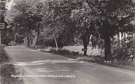 10582-Maplewood Hotel, Lake Shore Drive, Green Lake Wis. No trespassing along the shore at Maplewood Hotel. The Hotel closed for good in 1956.