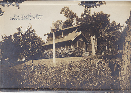 10586-The Wooden Shoe, Green Lake, WIs