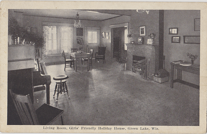 11067-Living Room, Girls' Friendly Holiday House, Green Lake, Wis.