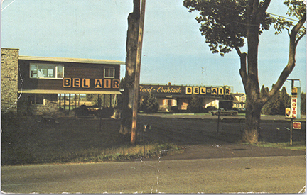 11250-Bel Air Super Club - Motel, Green Lake, Wisconsin 54941, Room Phones and Color Television are featured in the modern Bel-Air Motel, A stone's throw from Big Green Lake. Next door is the spacious Bel-Air Supper Club featuring live entertainment, dining and dancing, and spacious accommodations for private parties. It's the finest in this Wisconsin Vacationland.