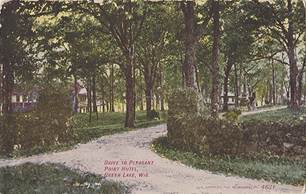 10428-Drive to Pleasant Point Hotel Green Lake, Wis-Postmarked 1908