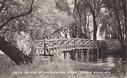 10593-Rustic Bridge at Maplewood Hotel, Green Lake, WI