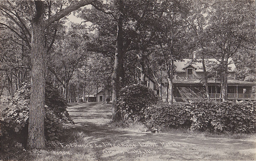 10709-Entrance to Pleasant Point Hotel Green Lake, Wis.