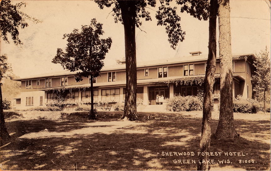 10825-Sherwood Forest Hotel Green Lake, WIs. -Postmarked 1923