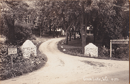 10857-Entrance to Maplewood Hotel, Green Lake, Wis.