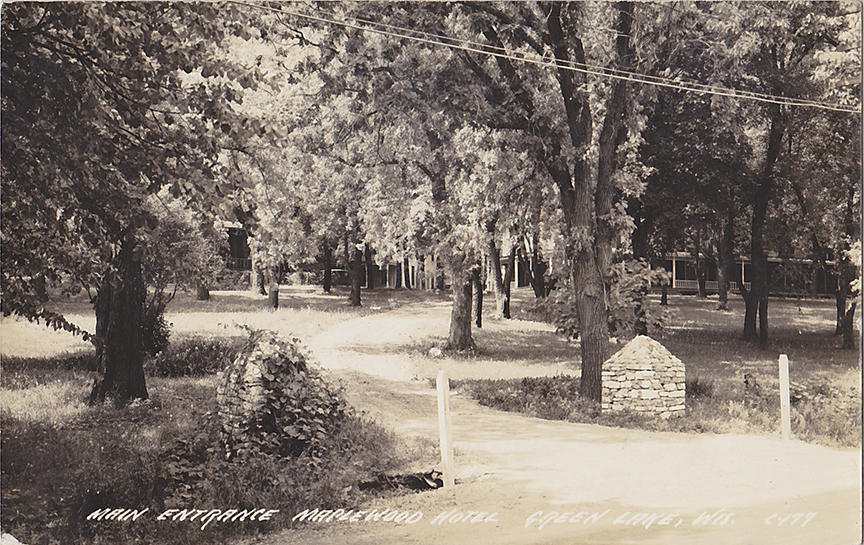 11063-Main Entrance Maplewood Hotel, Green Lake, Wis.-Postmarked 1942